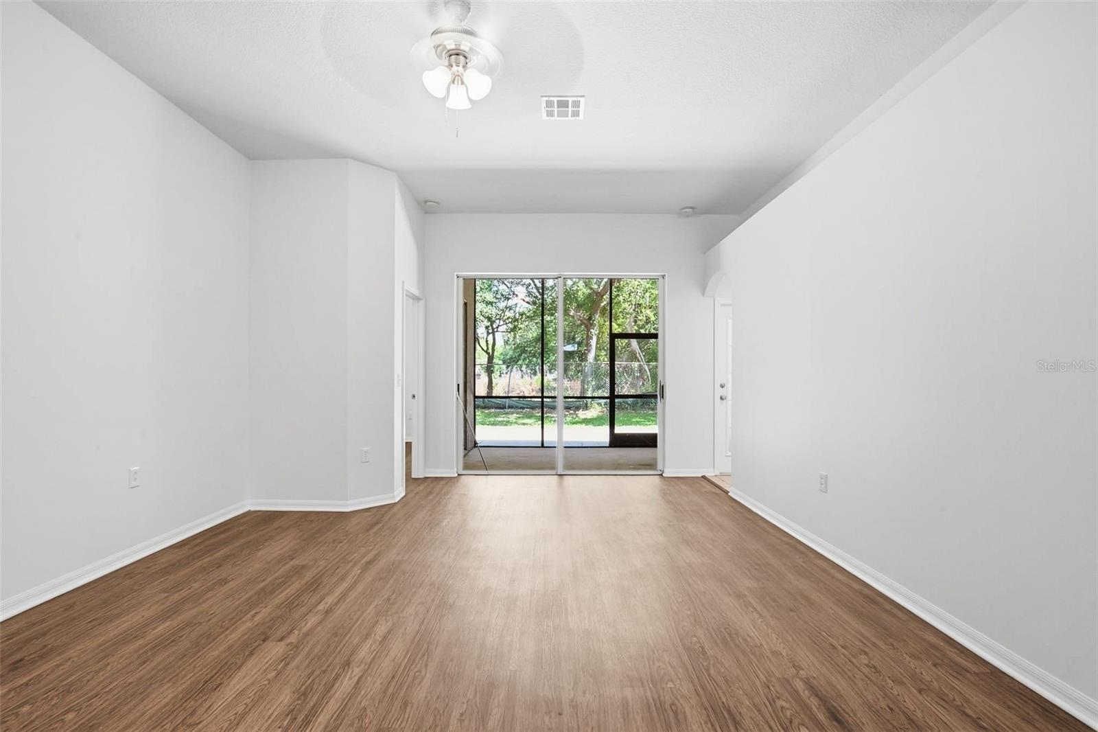 Image 6 of 33 For 22611 Roderick Drive