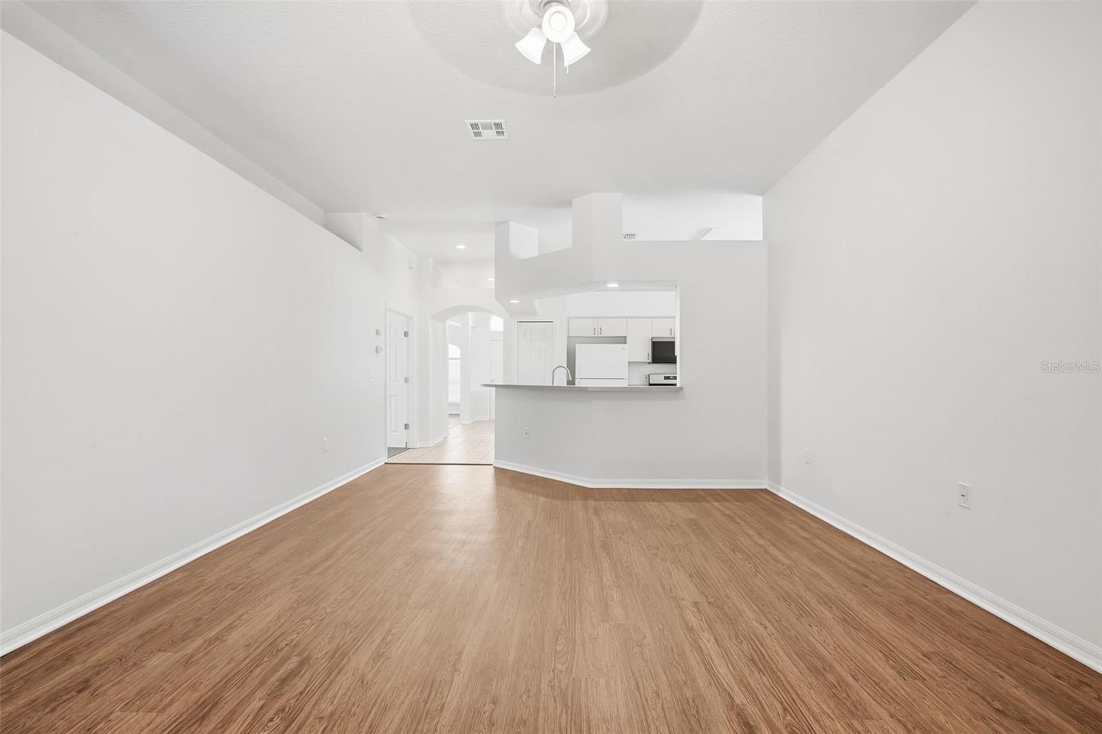 Image 7 of 33 For 22611 Roderick Drive