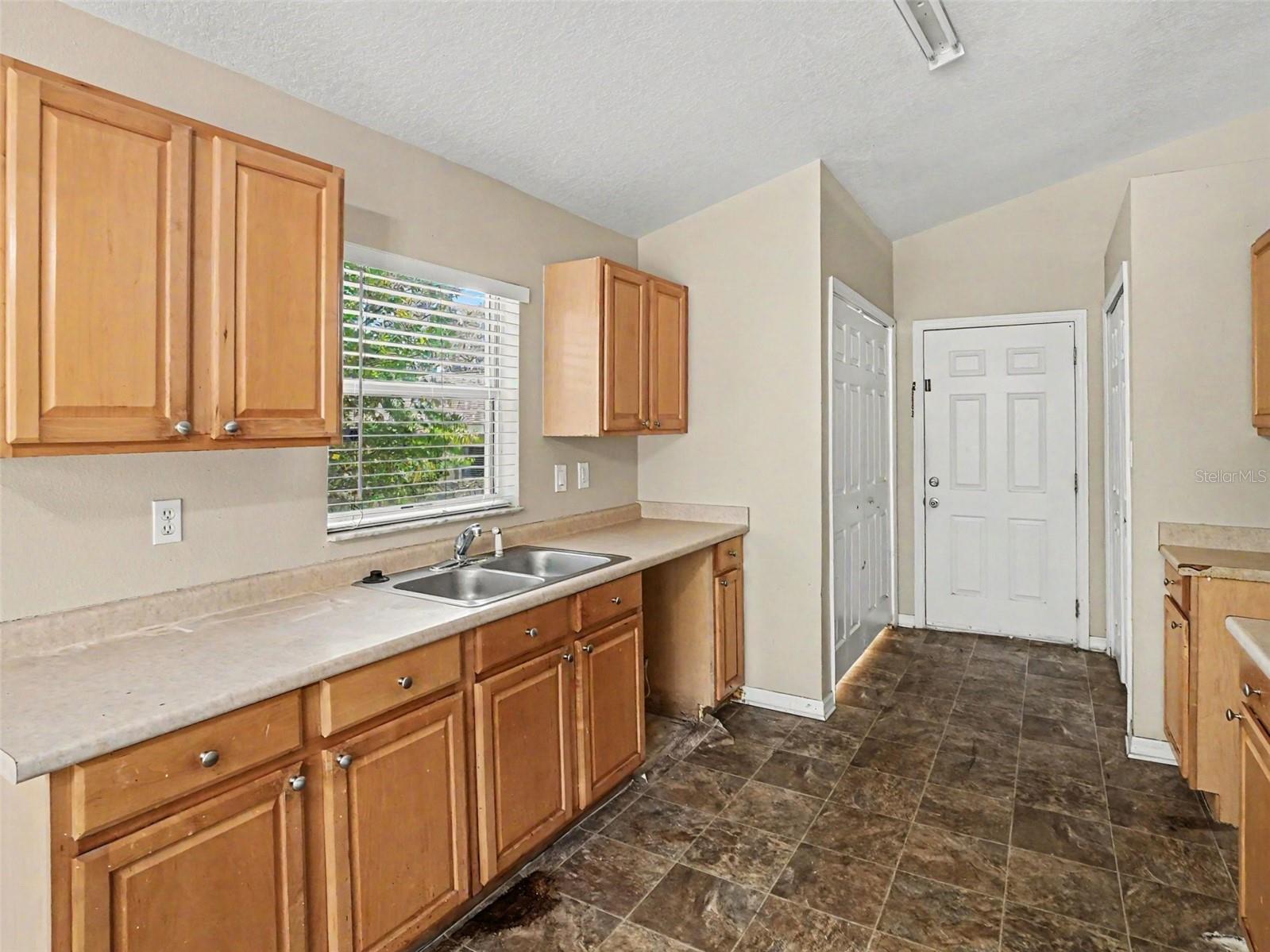 Image 6 of 17 For 6525 Aladdin Drive