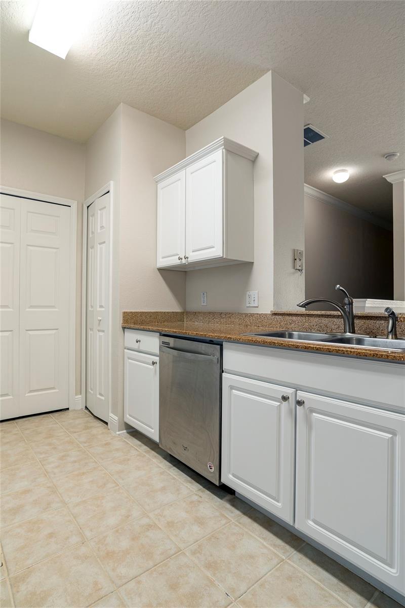 Image 8 of 15 For 417 Southern Pecan Circle 205