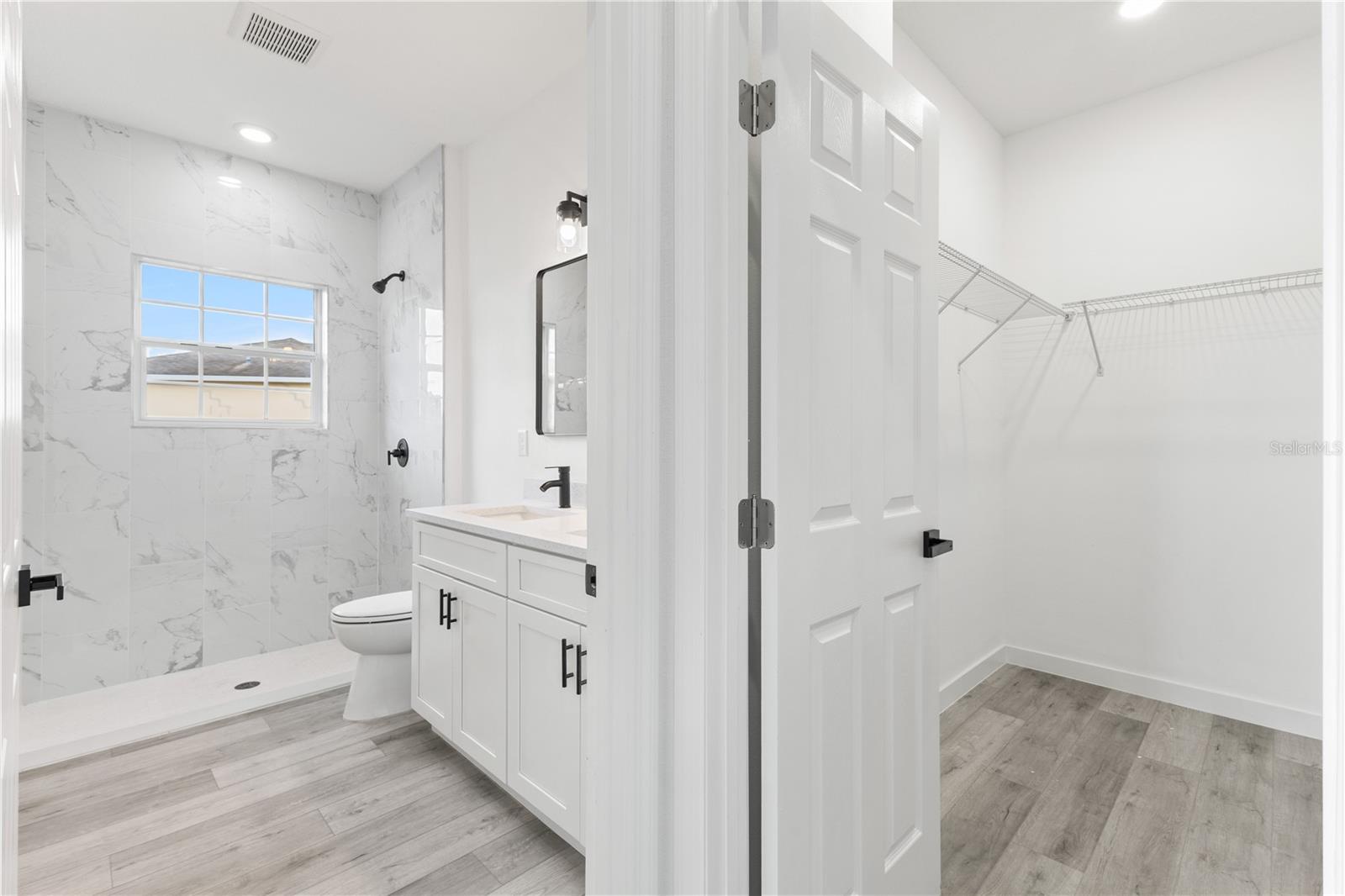 Image 33 of 37 For 835 E Colville Dr
