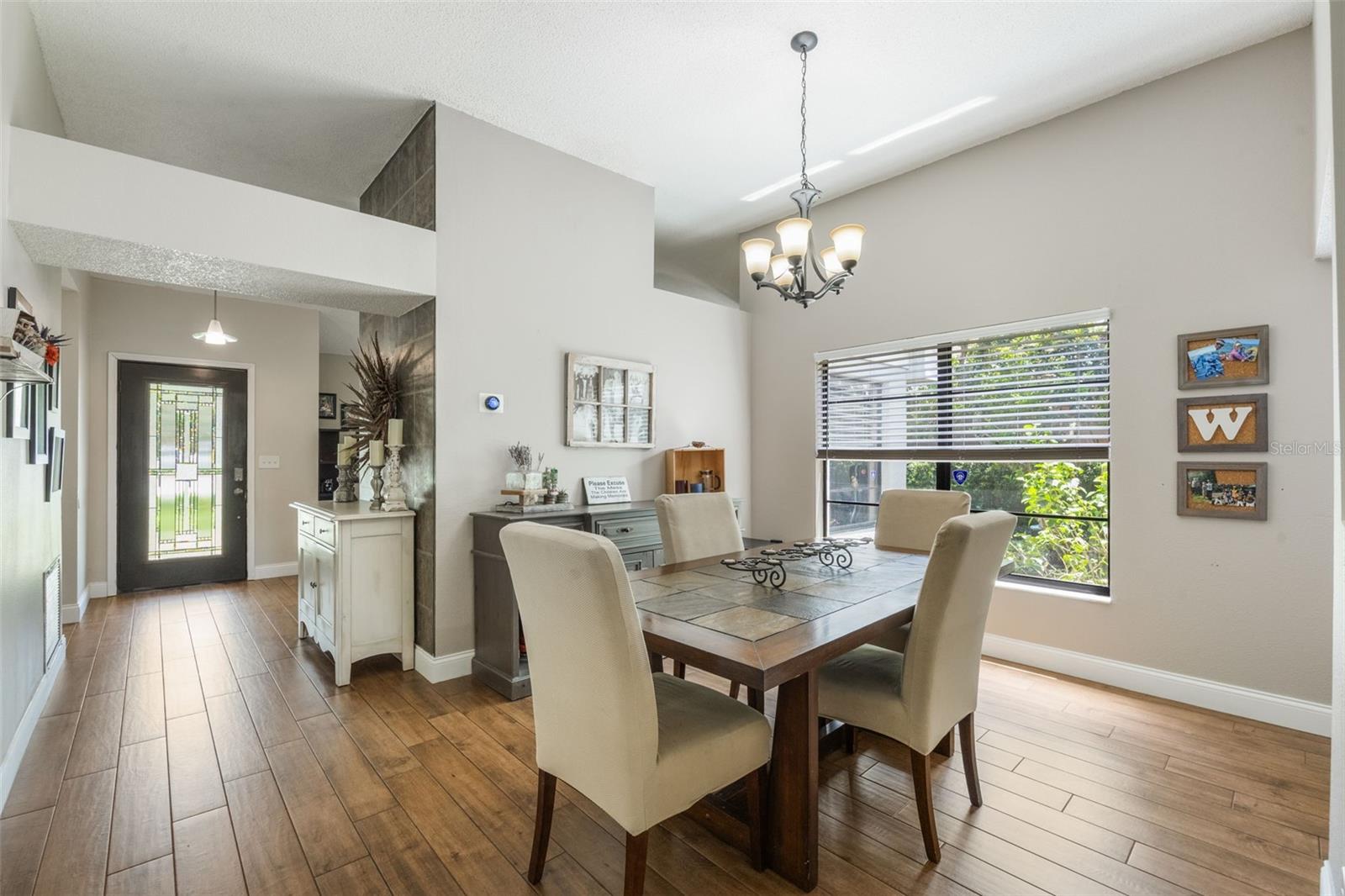 Image 17 of 95 For 364 Westwind Court