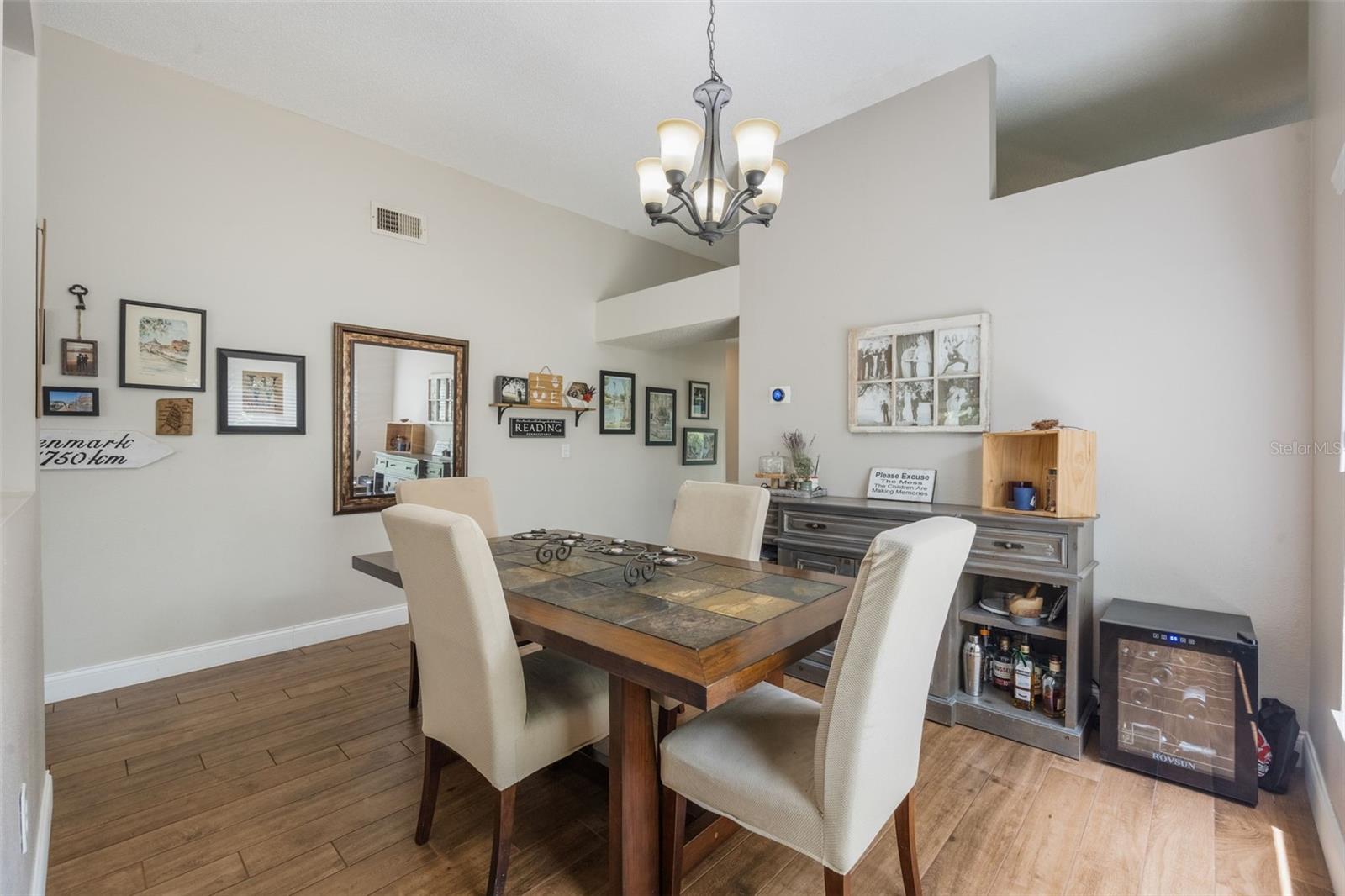 Image 18 of 95 For 364 Westwind Court