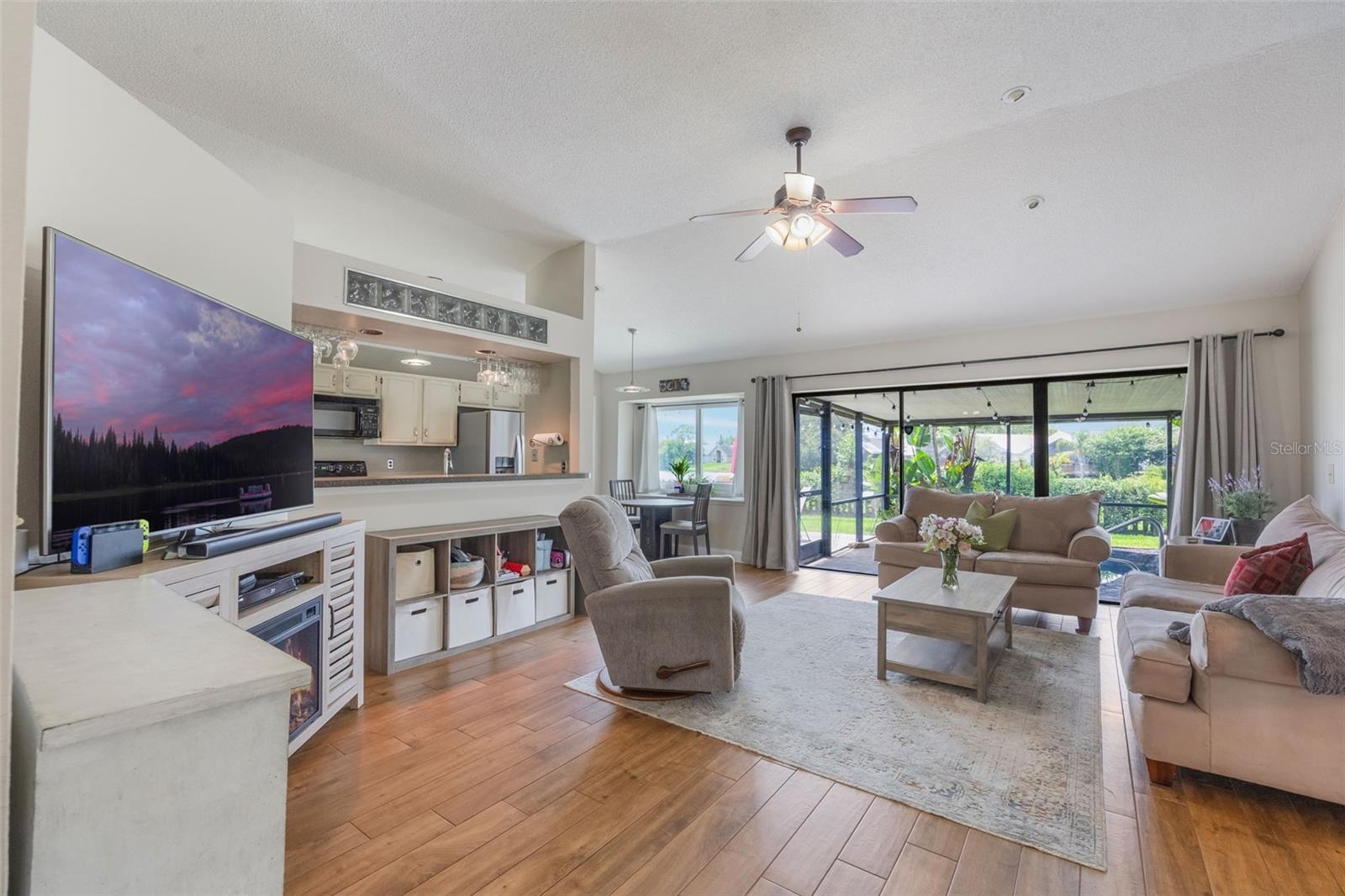 Image 19 of 95 For 364 Westwind Court