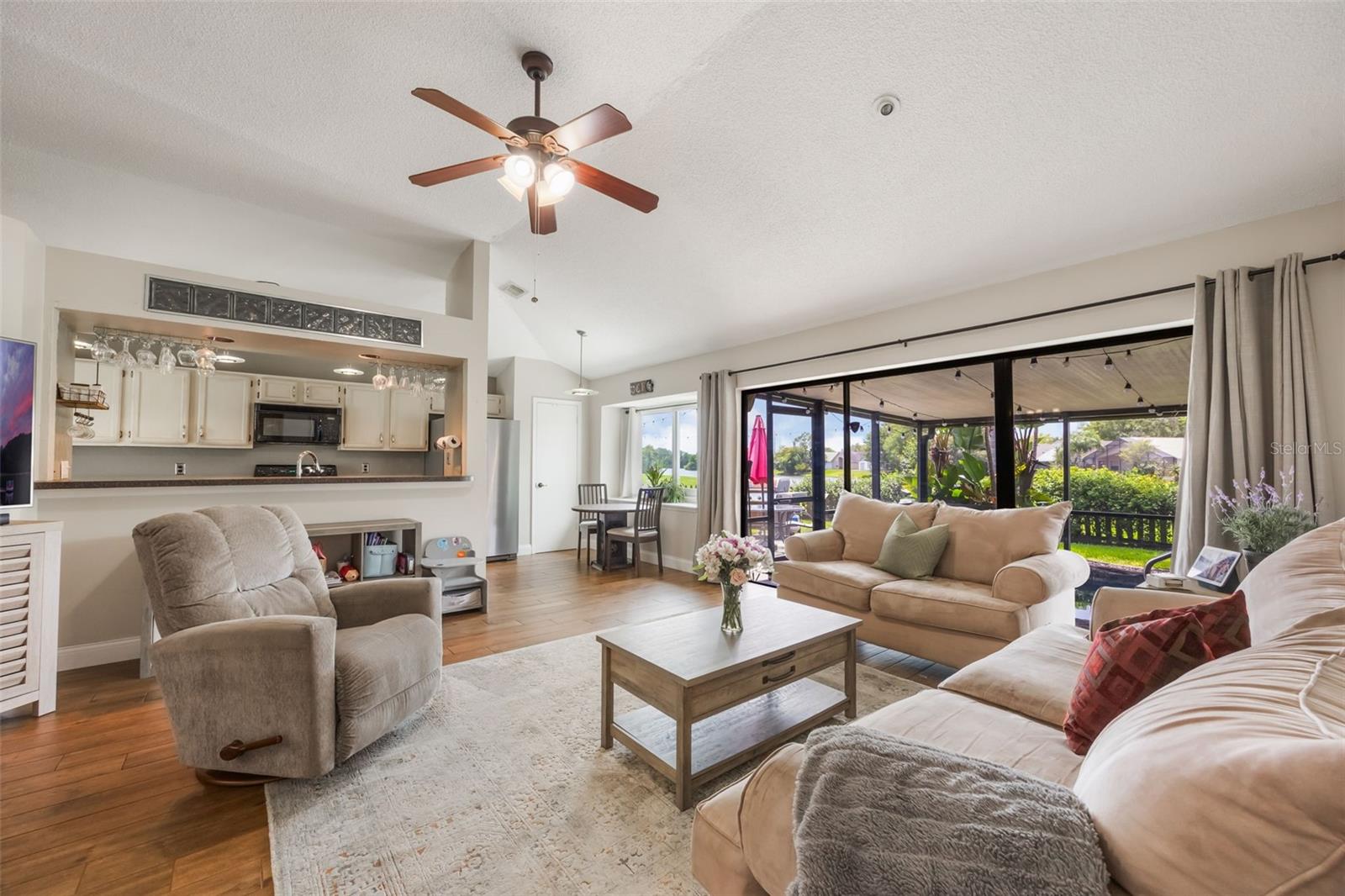 Image 21 of 95 For 364 Westwind Court