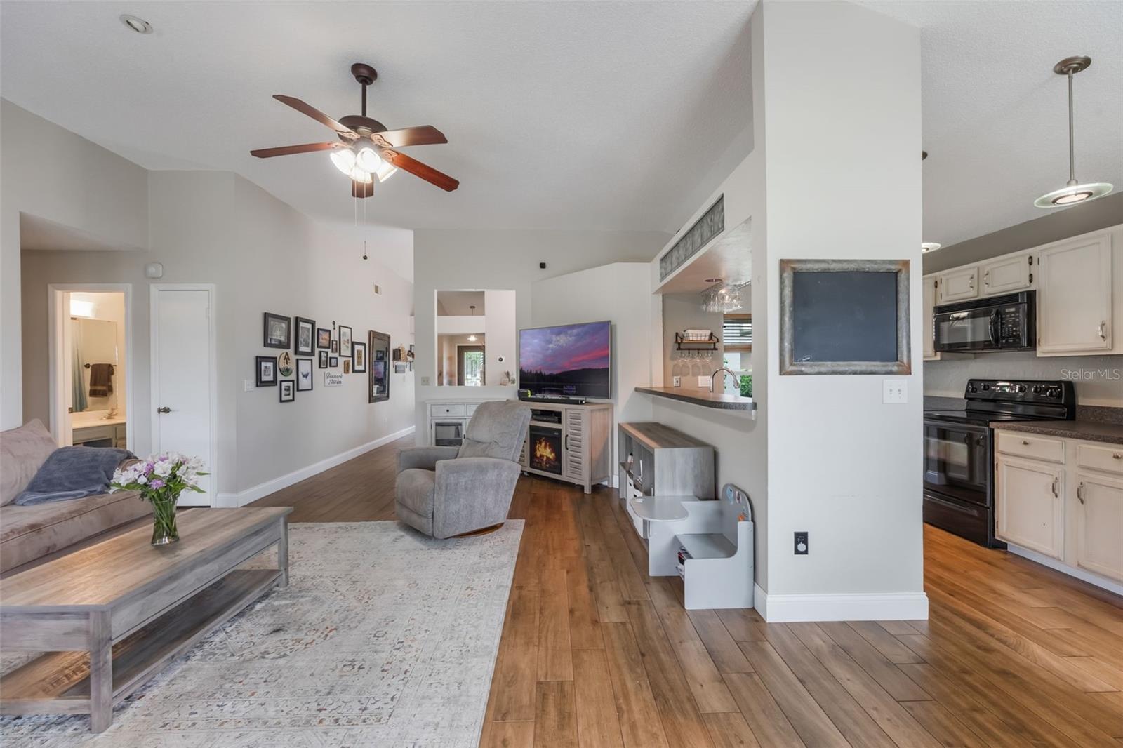 Image 22 of 95 For 364 Westwind Court
