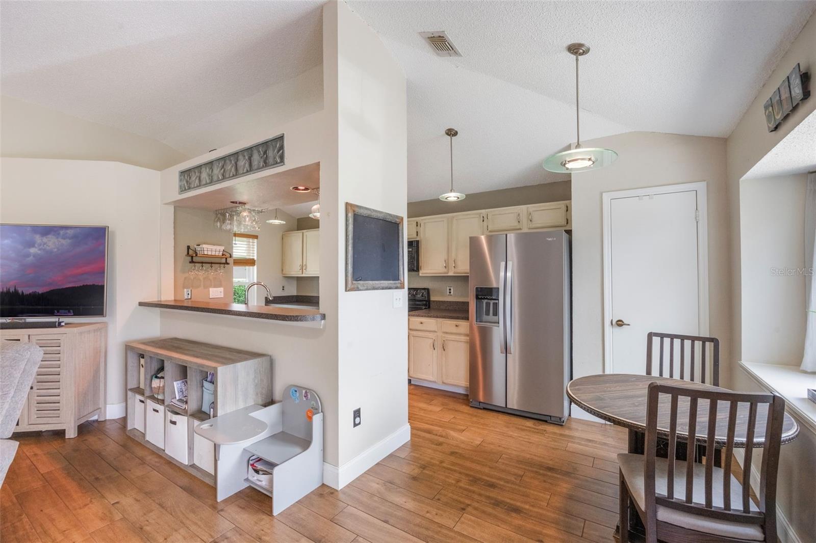 Image 23 of 95 For 364 Westwind Court