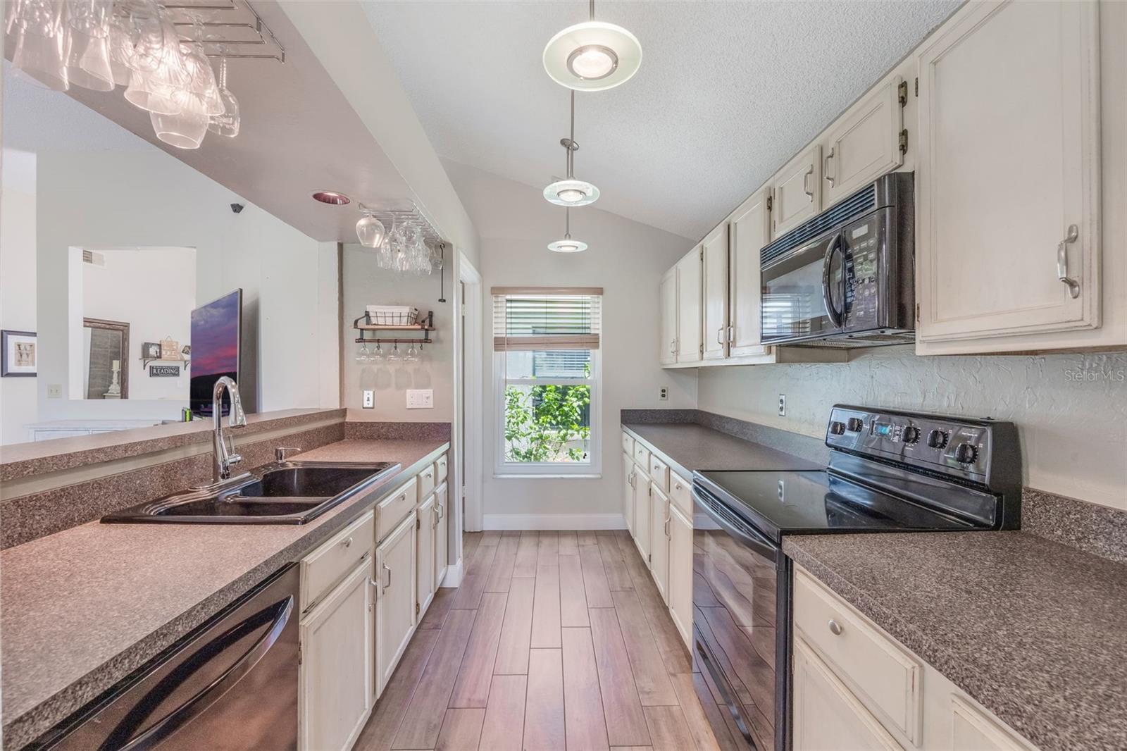 Image 28 of 95 For 364 Westwind Court