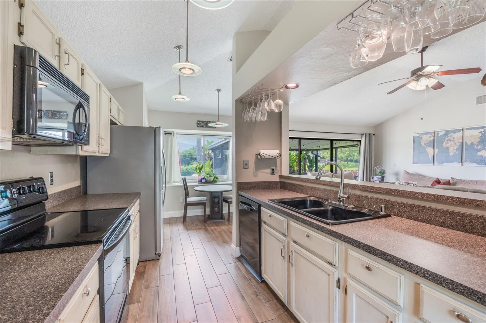Image 29 of 95 For 364 Westwind Court