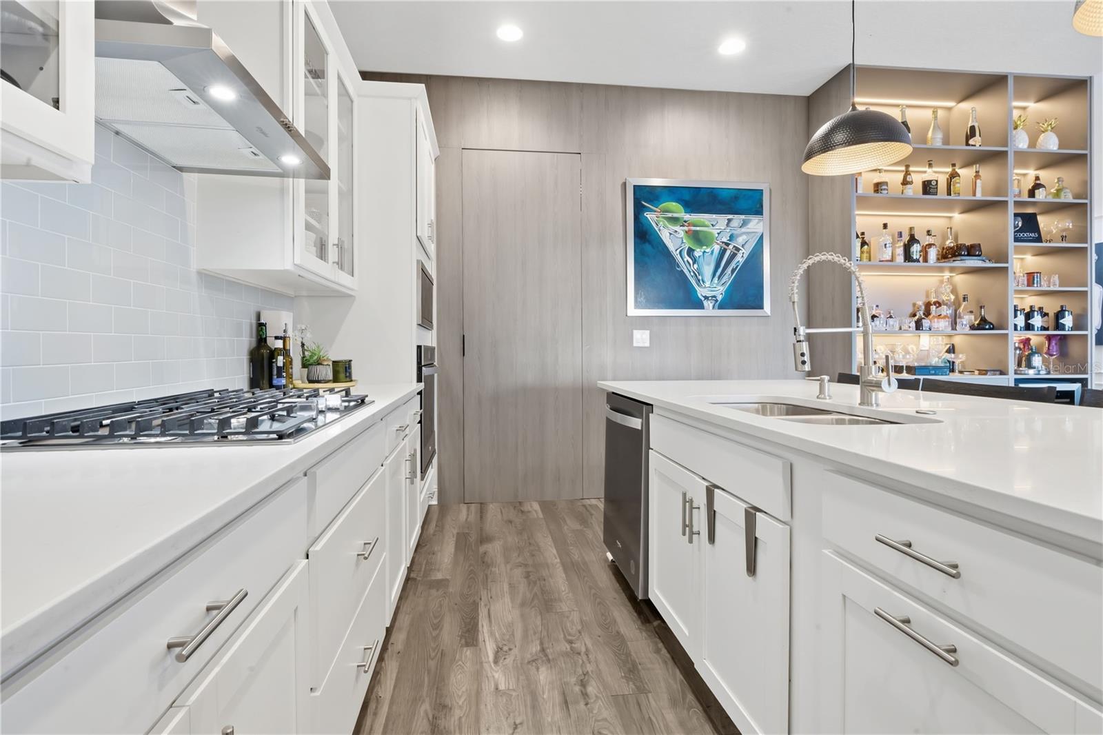 Image 17 of 97 For 15735 Vetta Drive
