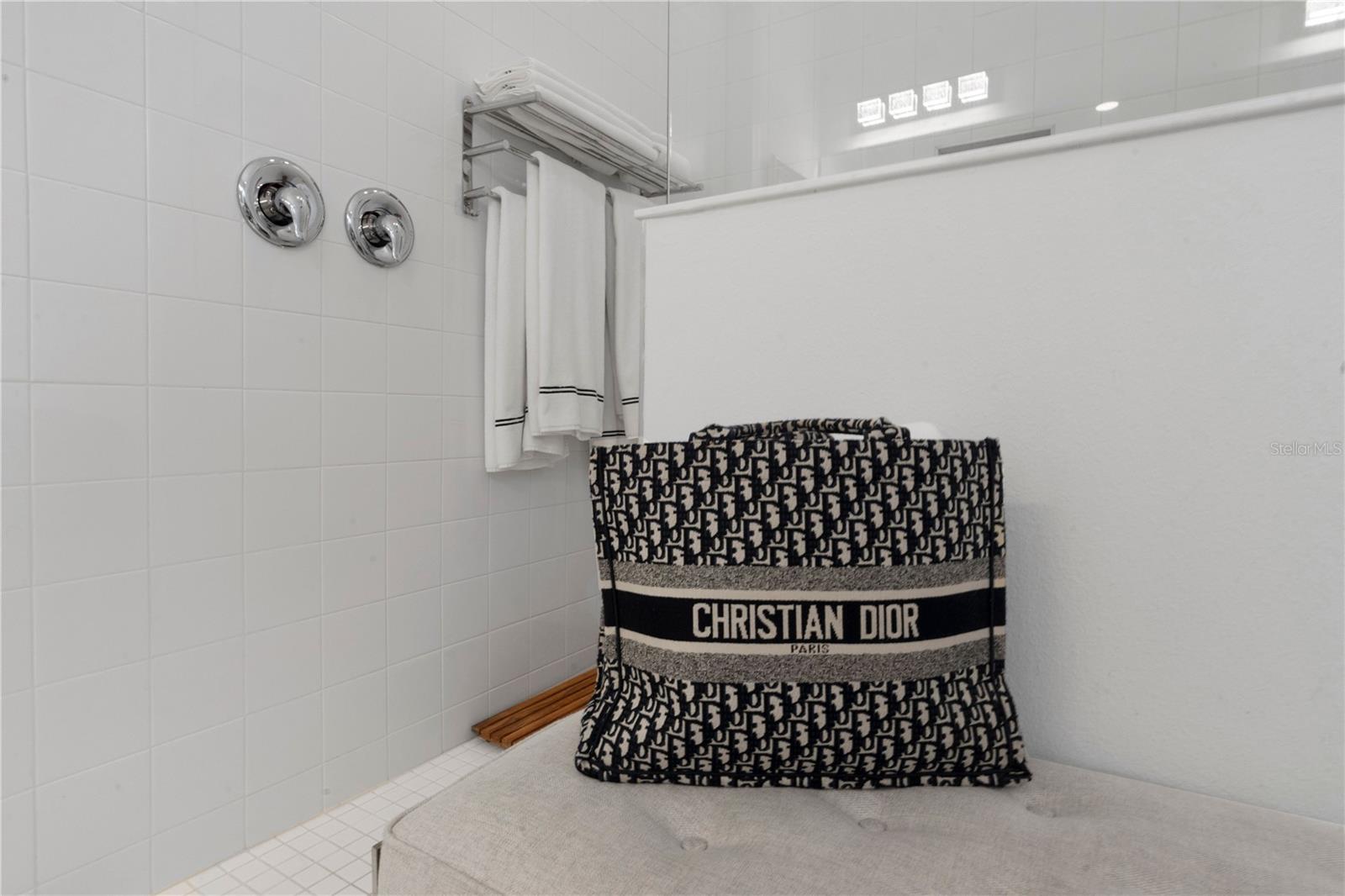 Image 41 of 97 For 15735 Vetta Drive