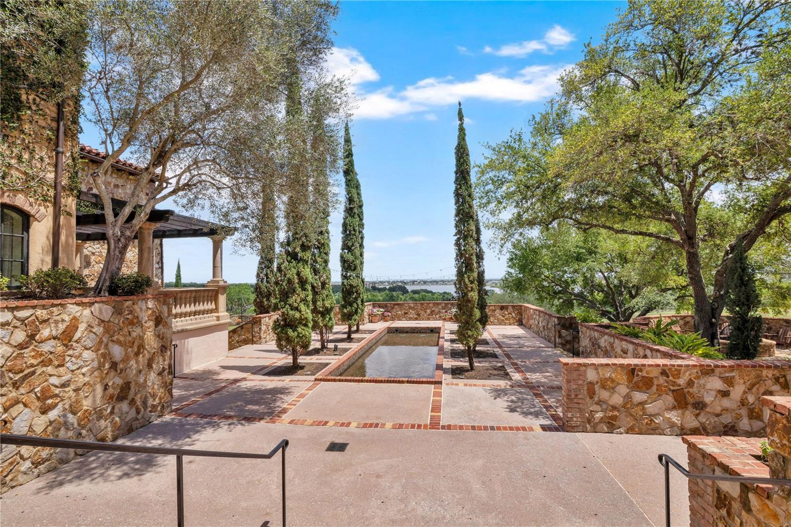 Image 90 of 97 For 15735 Vetta Drive