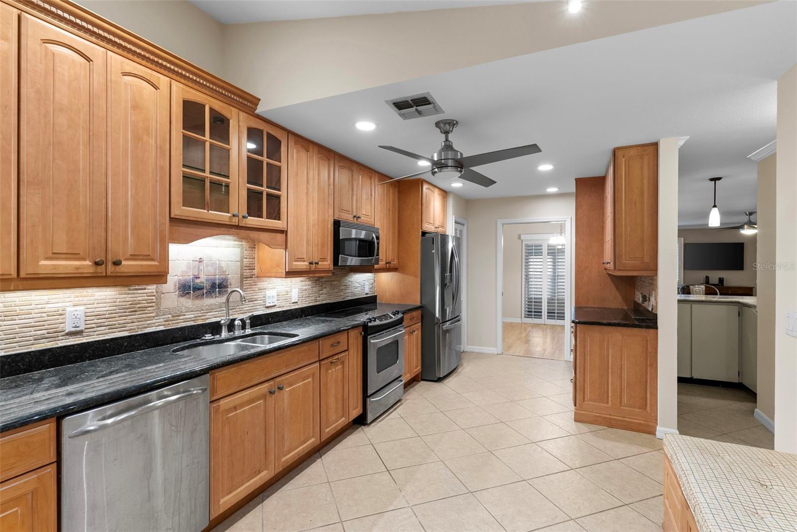 Image 18 of 61 For 618 Maple Oak Circle 108