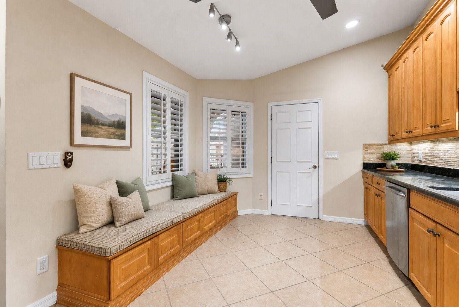 Image 20 of 61 For 618 Maple Oak Circle 108