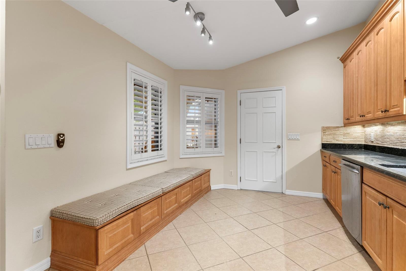 Image 21 of 61 For 618 Maple Oak Circle 108