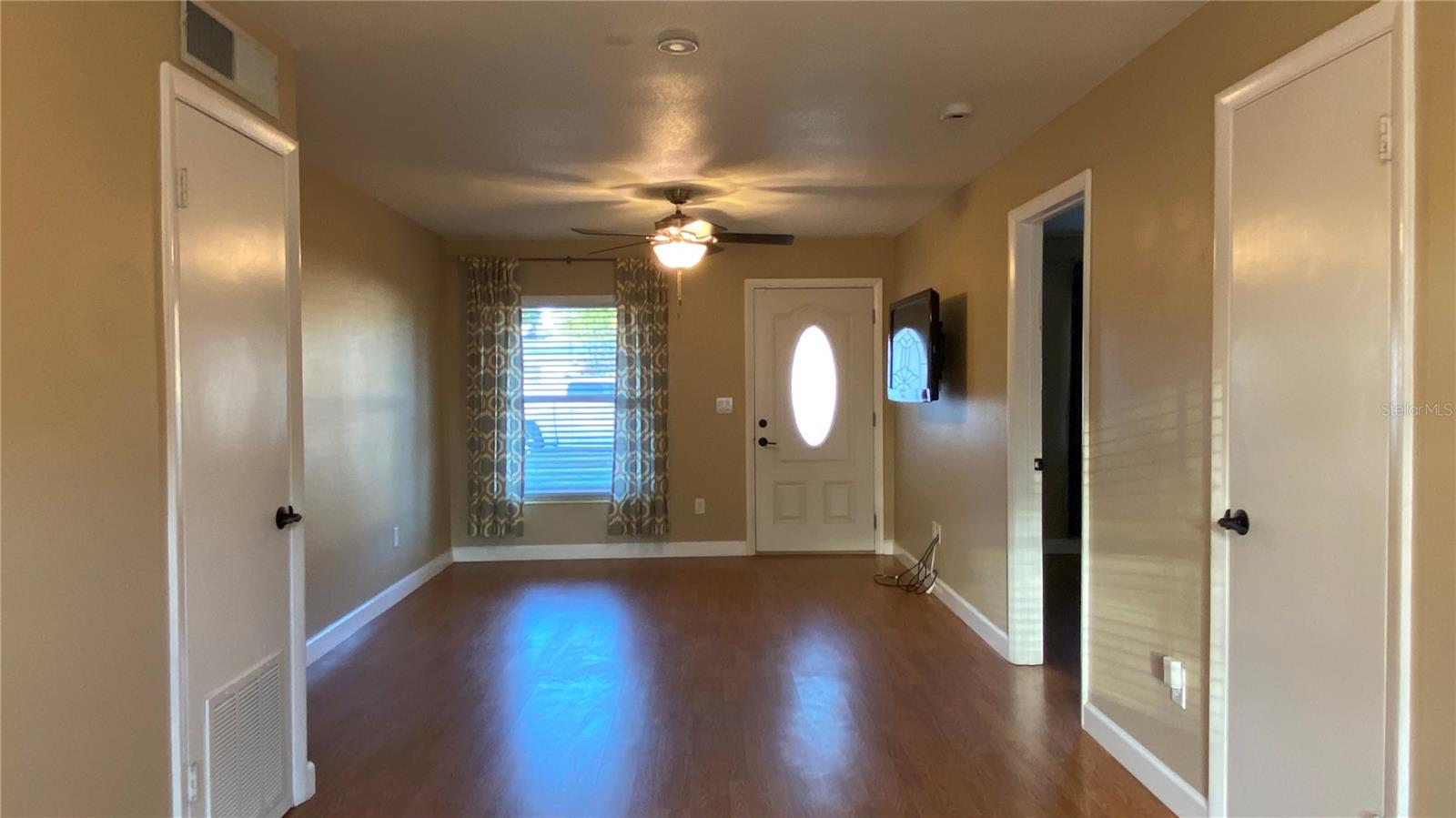 Image 4 of 25 For 502 Santiago Avenue