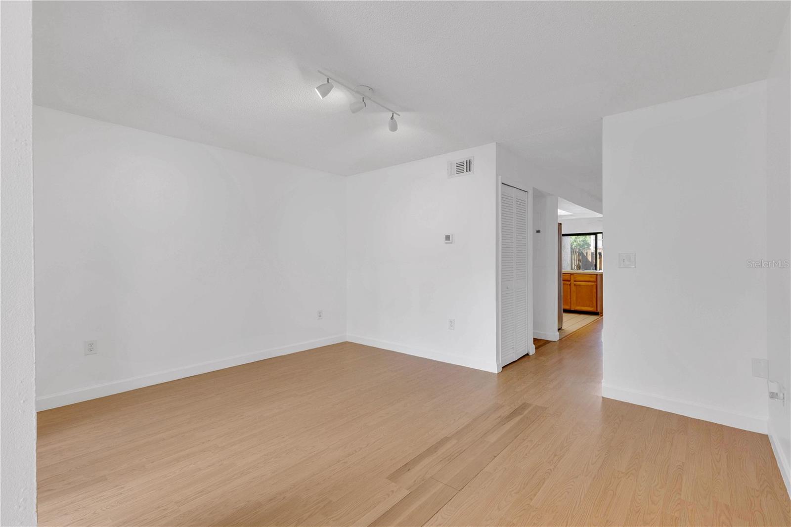 Image 5 of 38 For 1329 Windsor Drive