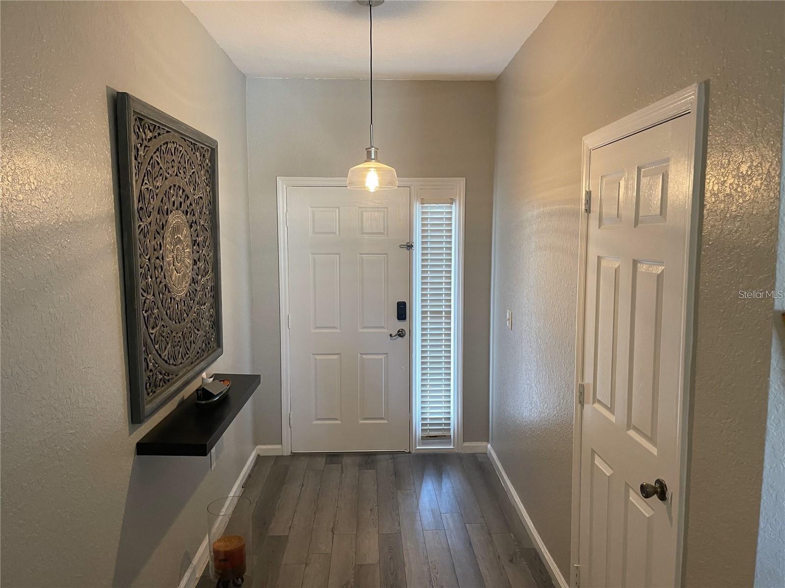 Image 2 of 24 For 3016 Ashland Lane S