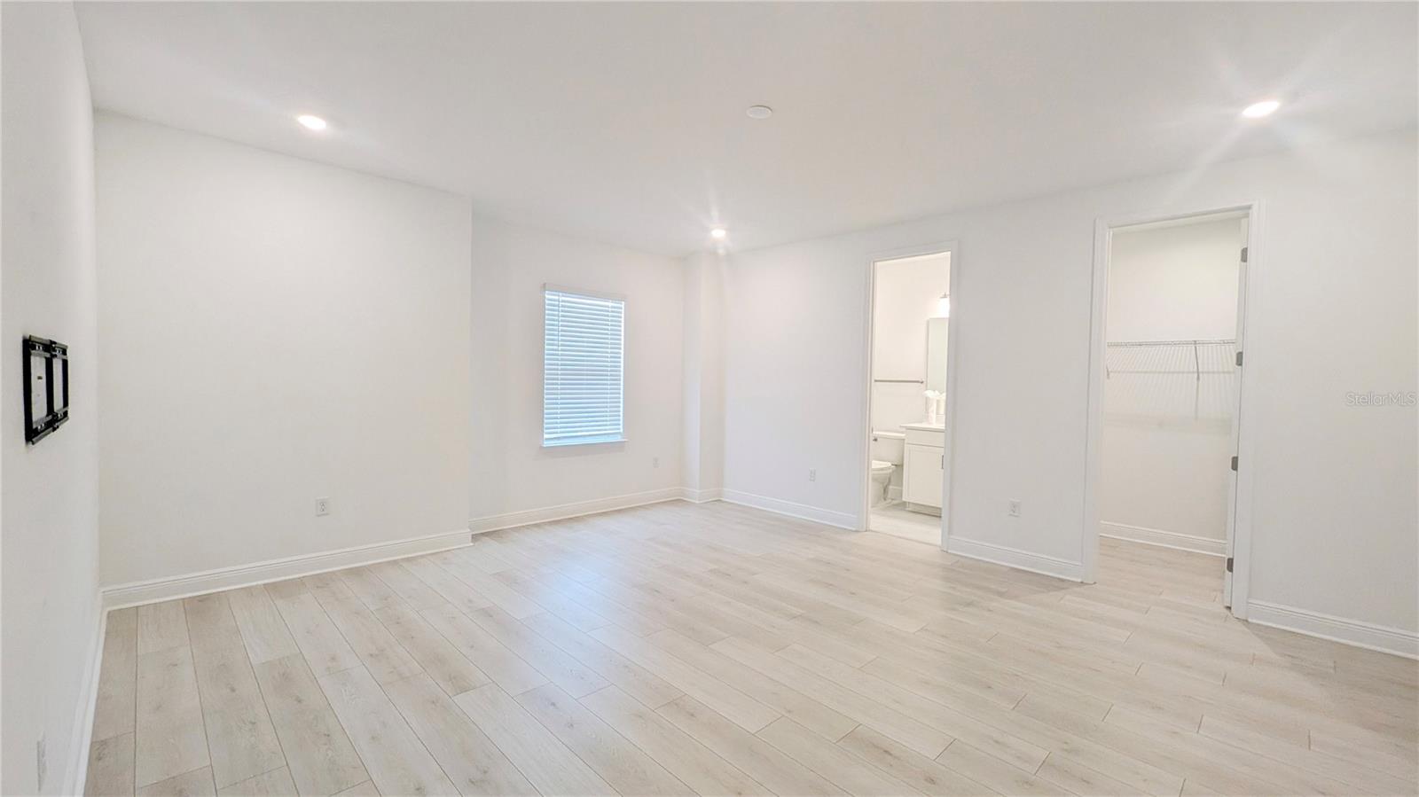 Image 18 of 42 For 15614 Vetta Drive