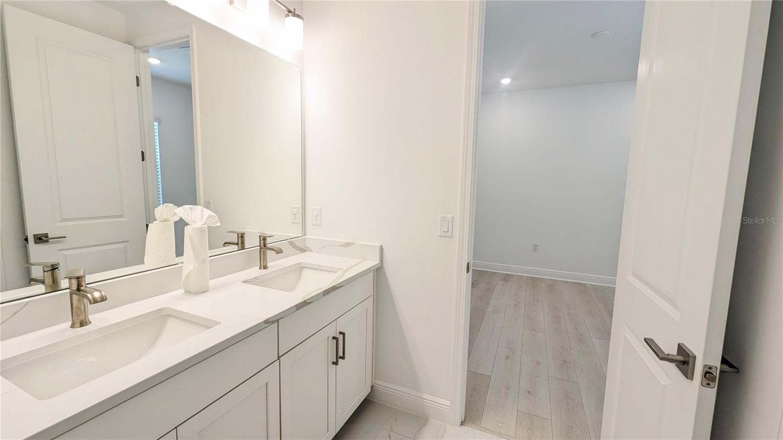 Image 22 of 42 For 15614 Vetta Drive
