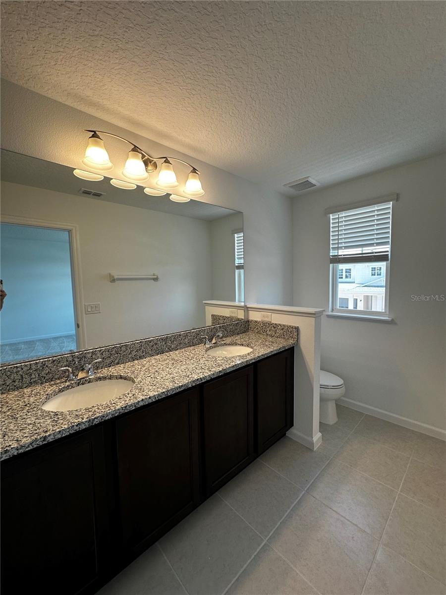 Image 13 of 24 For 14099 Lochend Way