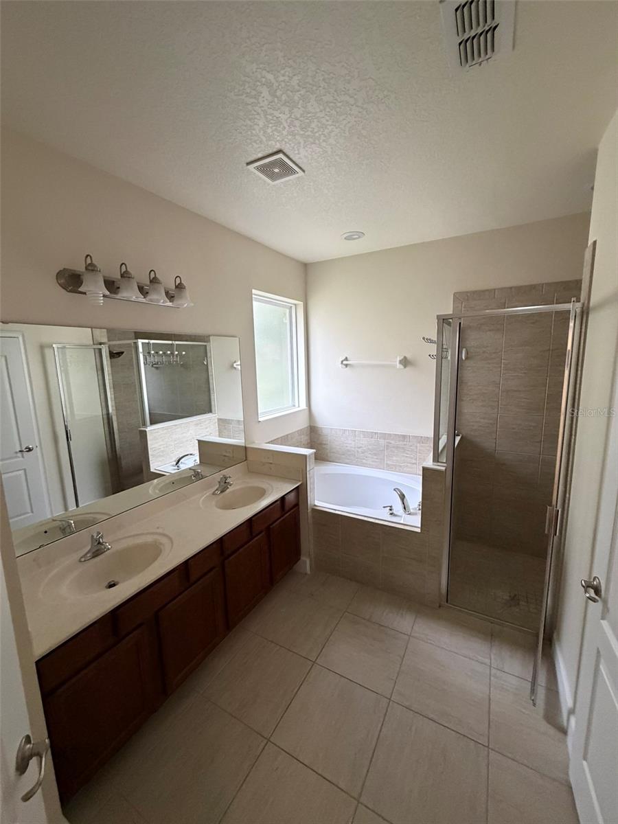 Image 13 of 21 For 4052 Oaktree Drive