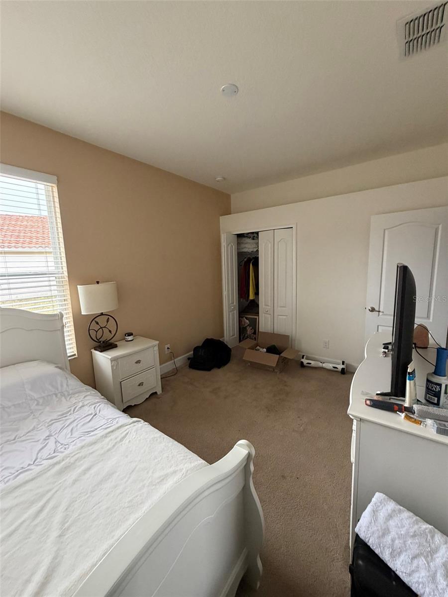 Image 19 of 21 For 4052 Oaktree Drive