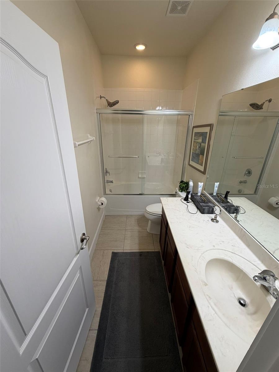 Image 20 of 21 For 4052 Oaktree Drive