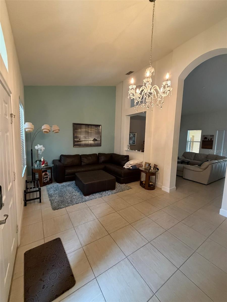 Image 3 of 21 For 4052 Oaktree Drive