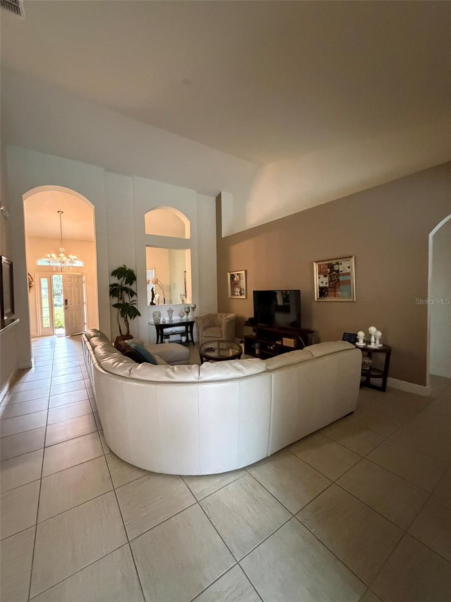 Image 4 of 21 For 4052 Oaktree Drive