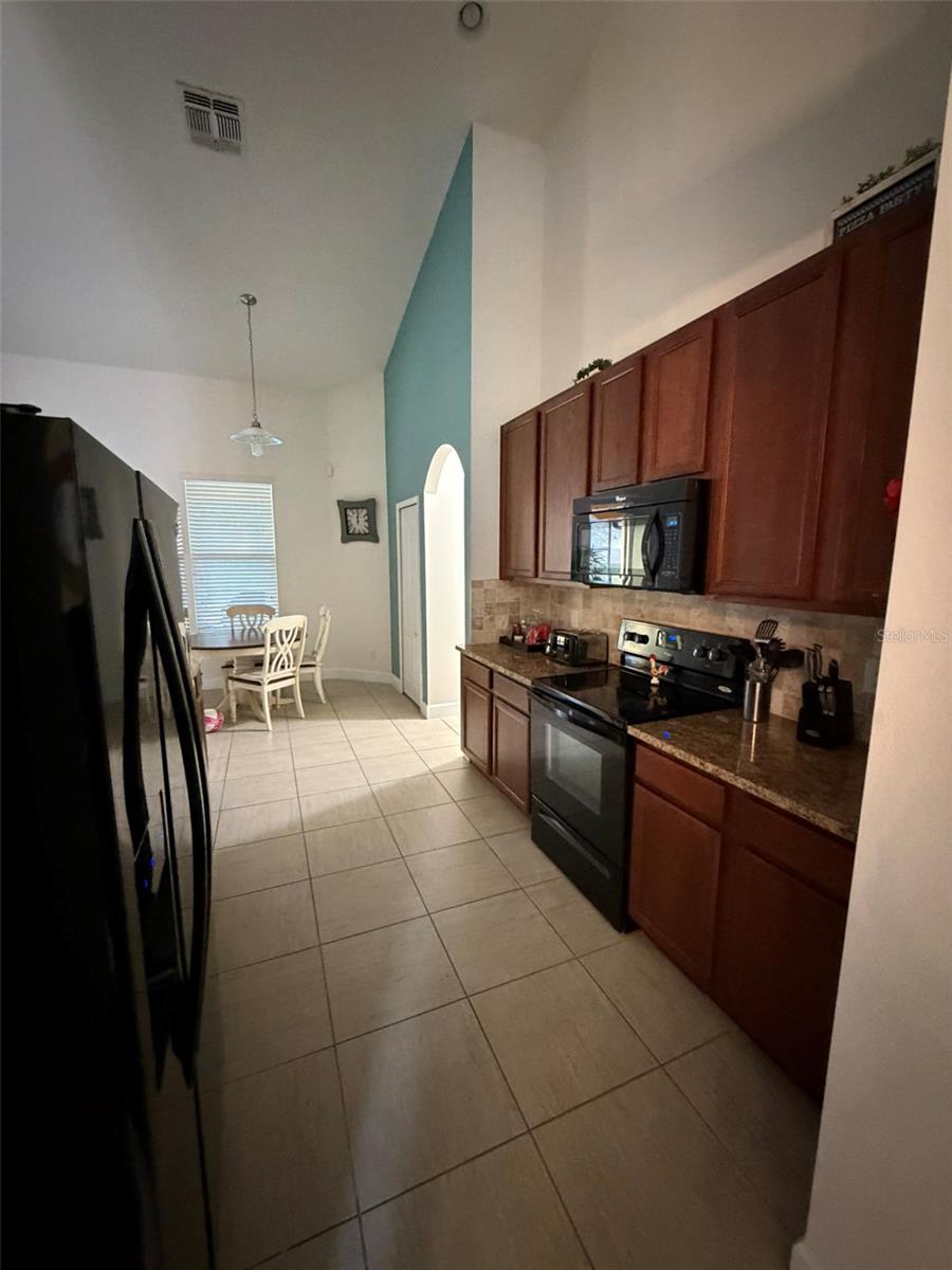 Image 6 of 21 For 4052 Oaktree Drive