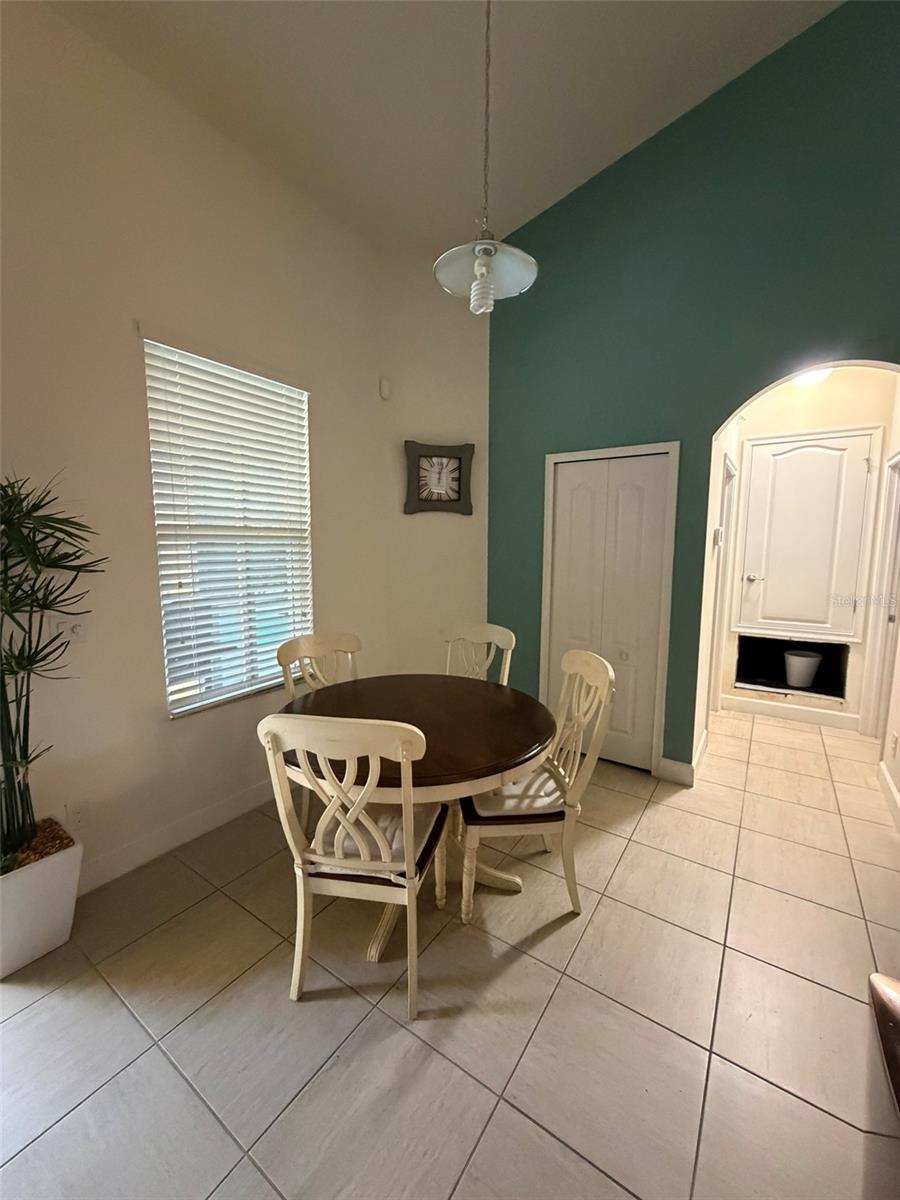 Image 8 of 21 For 4052 Oaktree Drive