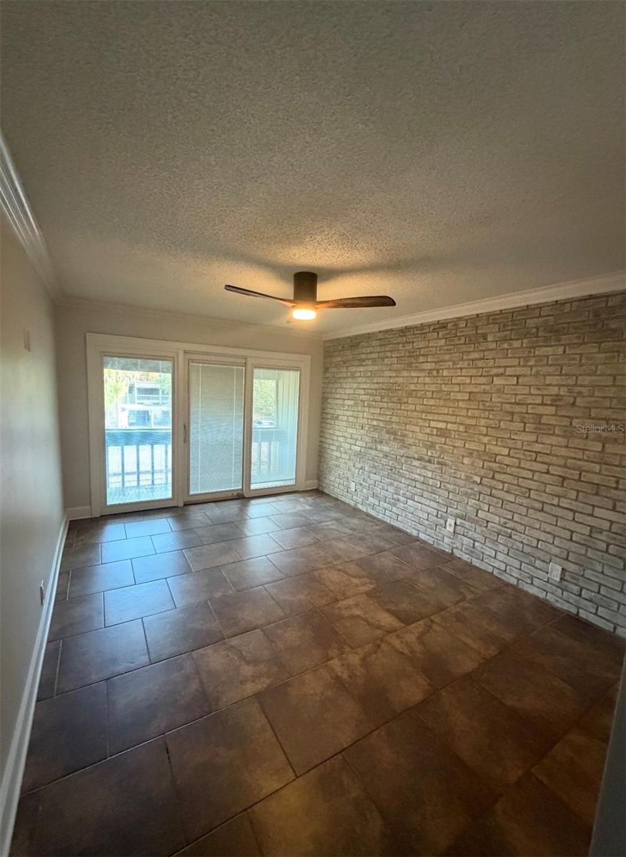 Image 10 of 25 For 211 Crown Oaks Way N-a