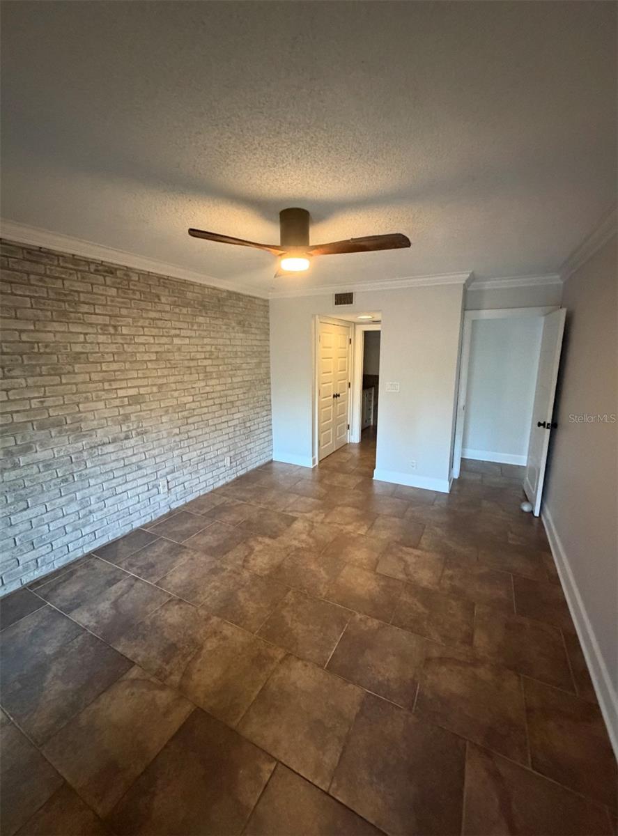 Image 11 of 25 For 211 Crown Oaks Way N-a