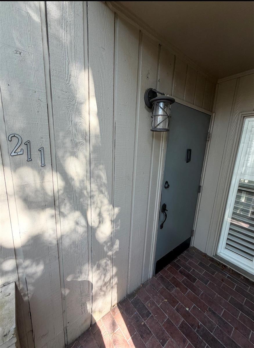 Image 3 of 25 For 211 Crown Oaks Way N-a