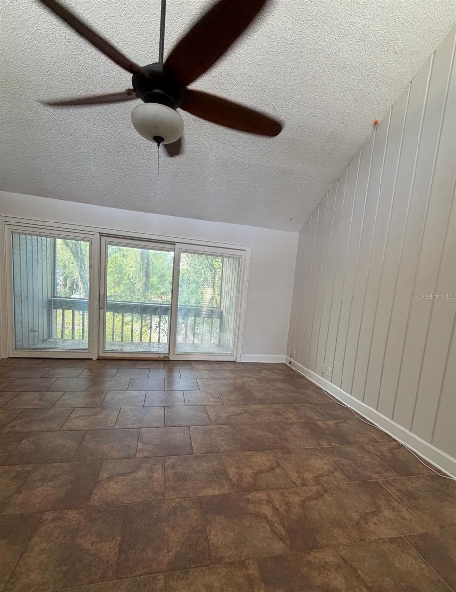 Image 7 of 25 For 211 Crown Oaks Way N-a