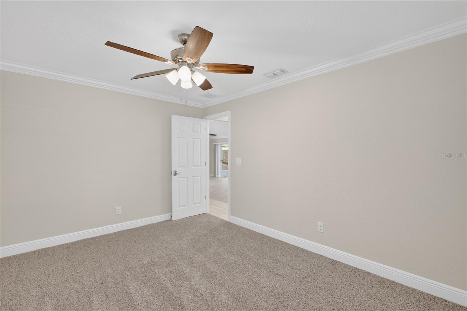 Image 13 of 24 For 2294 Knollwood Drive
