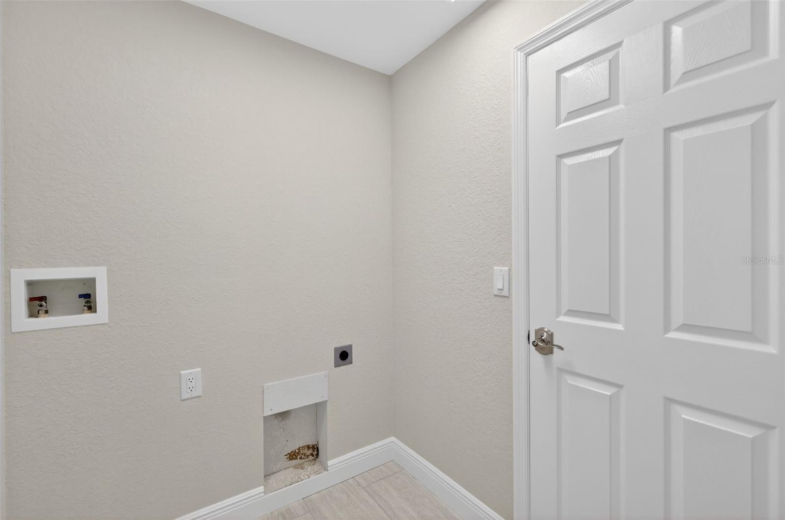 Image 19 of 24 For 2294 Knollwood Drive