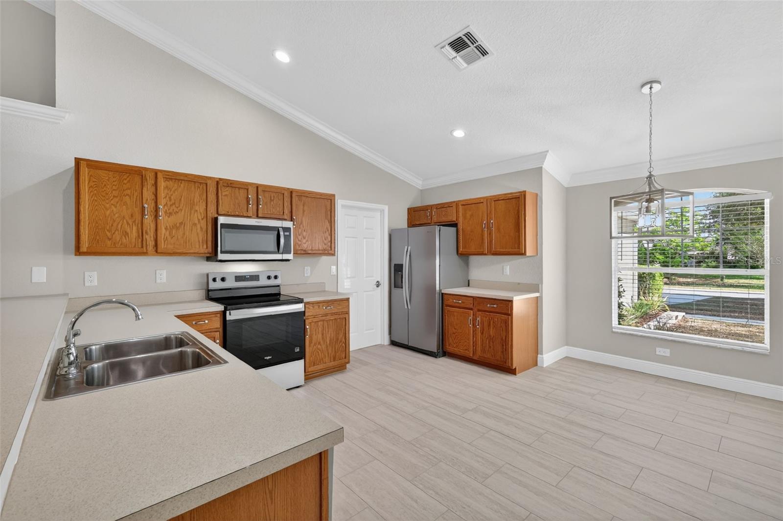 Image 3 of 24 For 2294 Knollwood Drive
