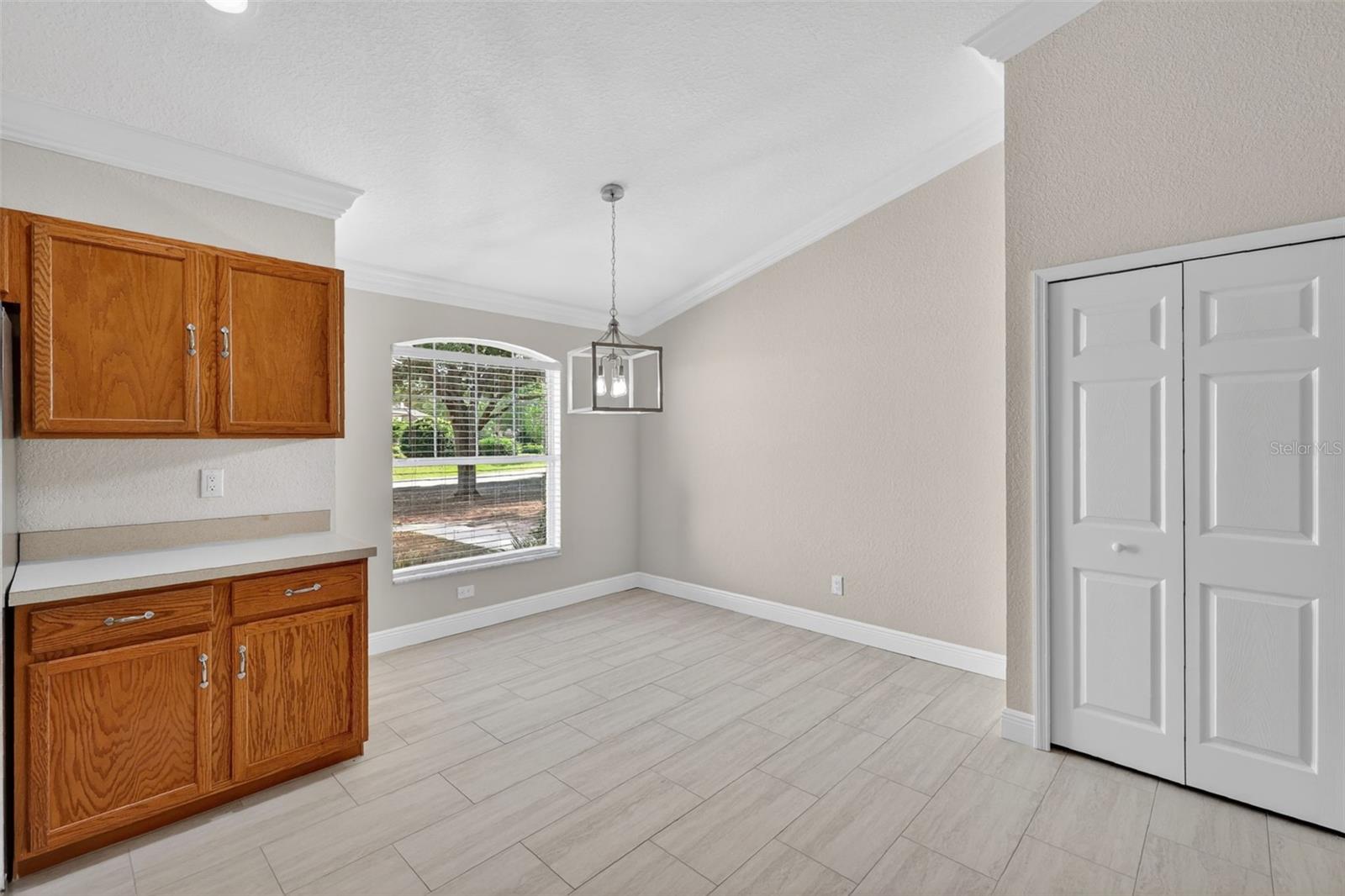 Image 5 of 24 For 2294 Knollwood Drive