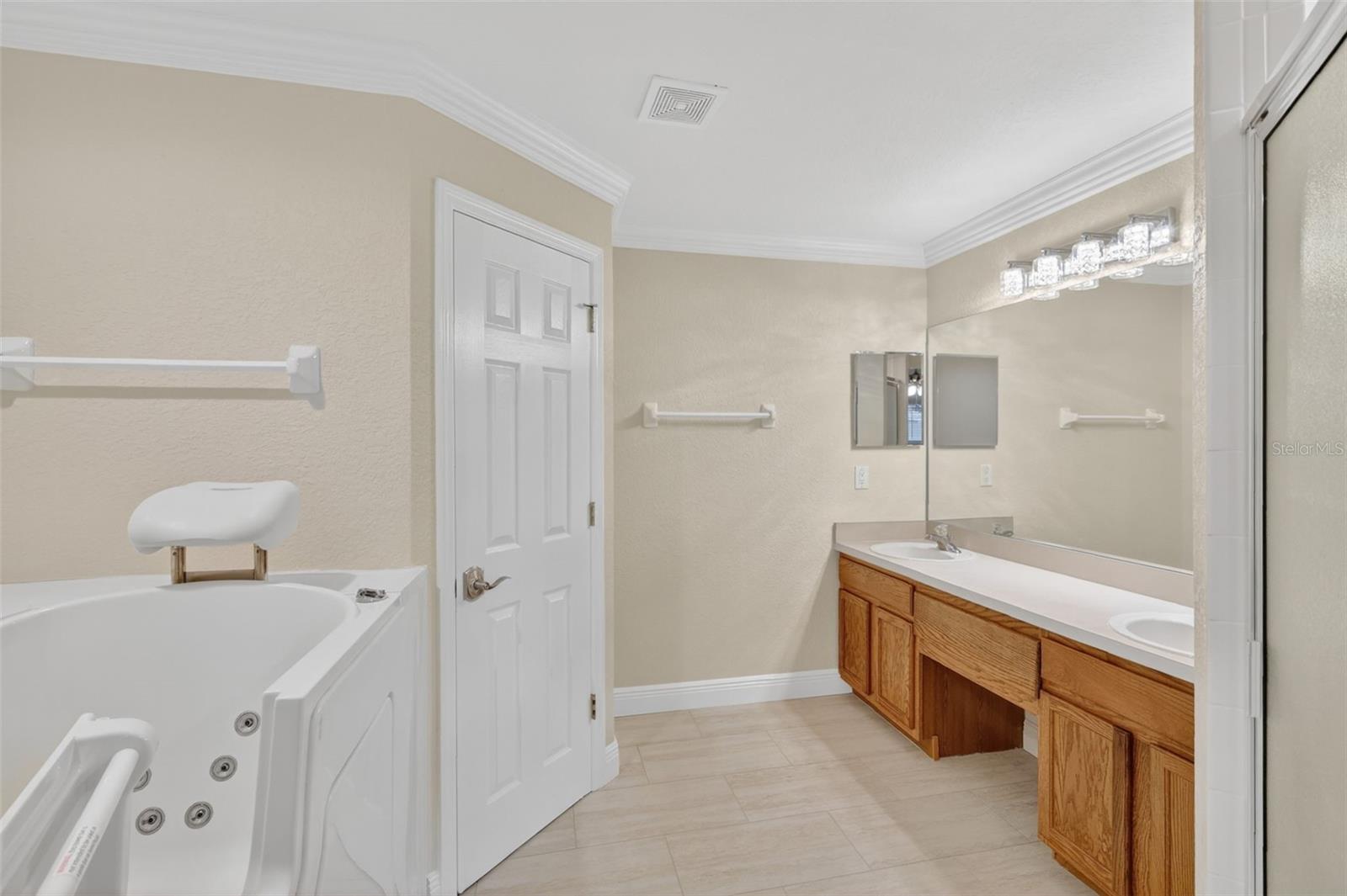 Image 8 of 24 For 2294 Knollwood Drive