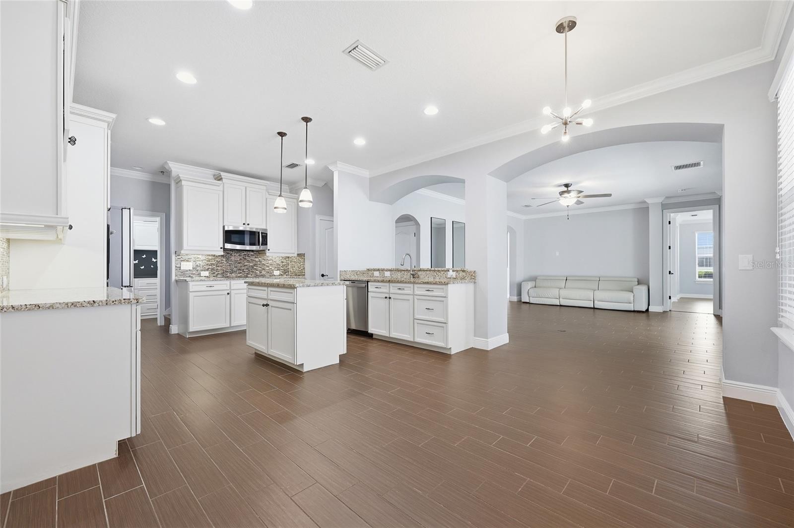 Image 16 of 55 For 10319 Lavande Drive