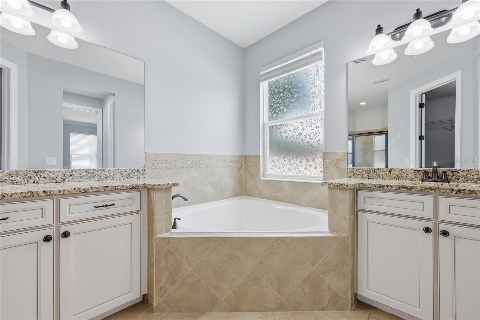 Image 21 of 55 For 10319 Lavande Drive