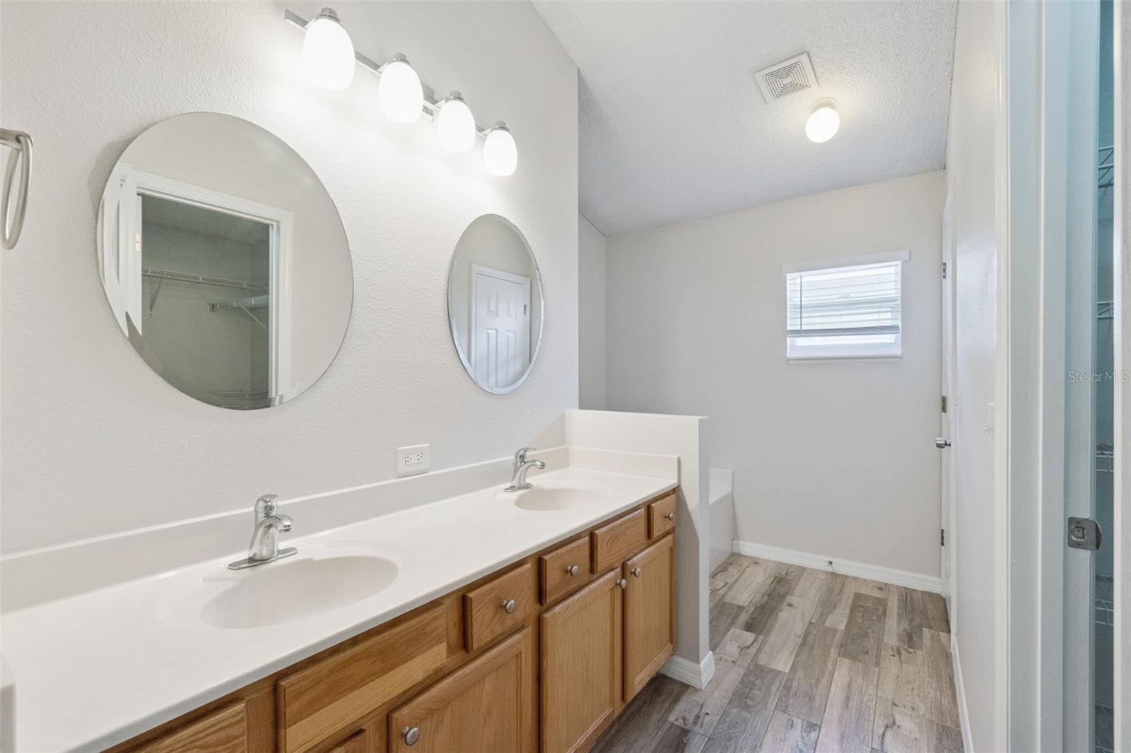 Image 20 of 32 For 560 Brown Bear Way