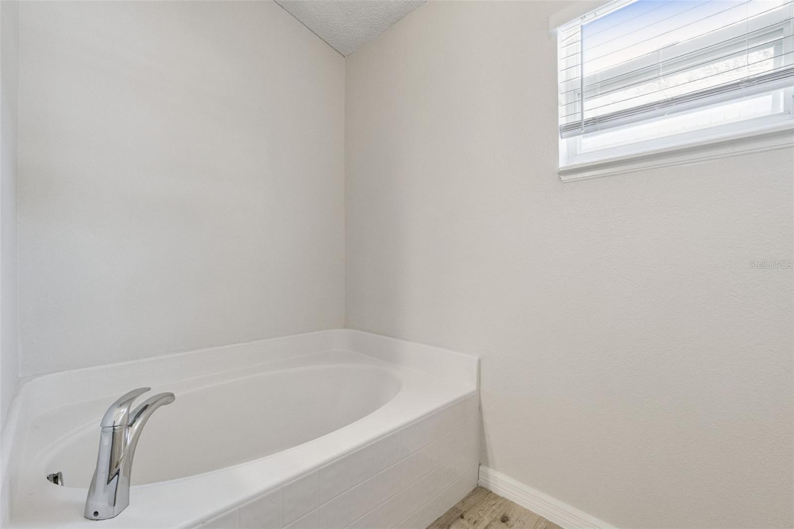 Image 21 of 32 For 560 Brown Bear Way