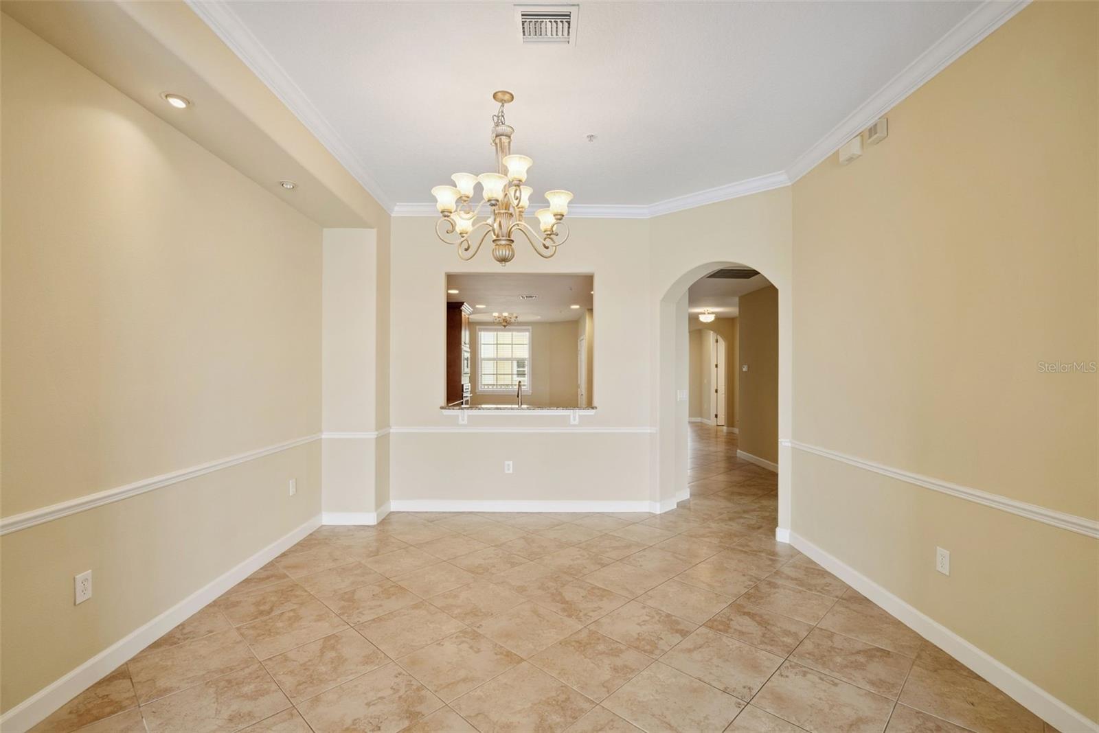 Listing photo id 9 for 8743 The Esplanade  34