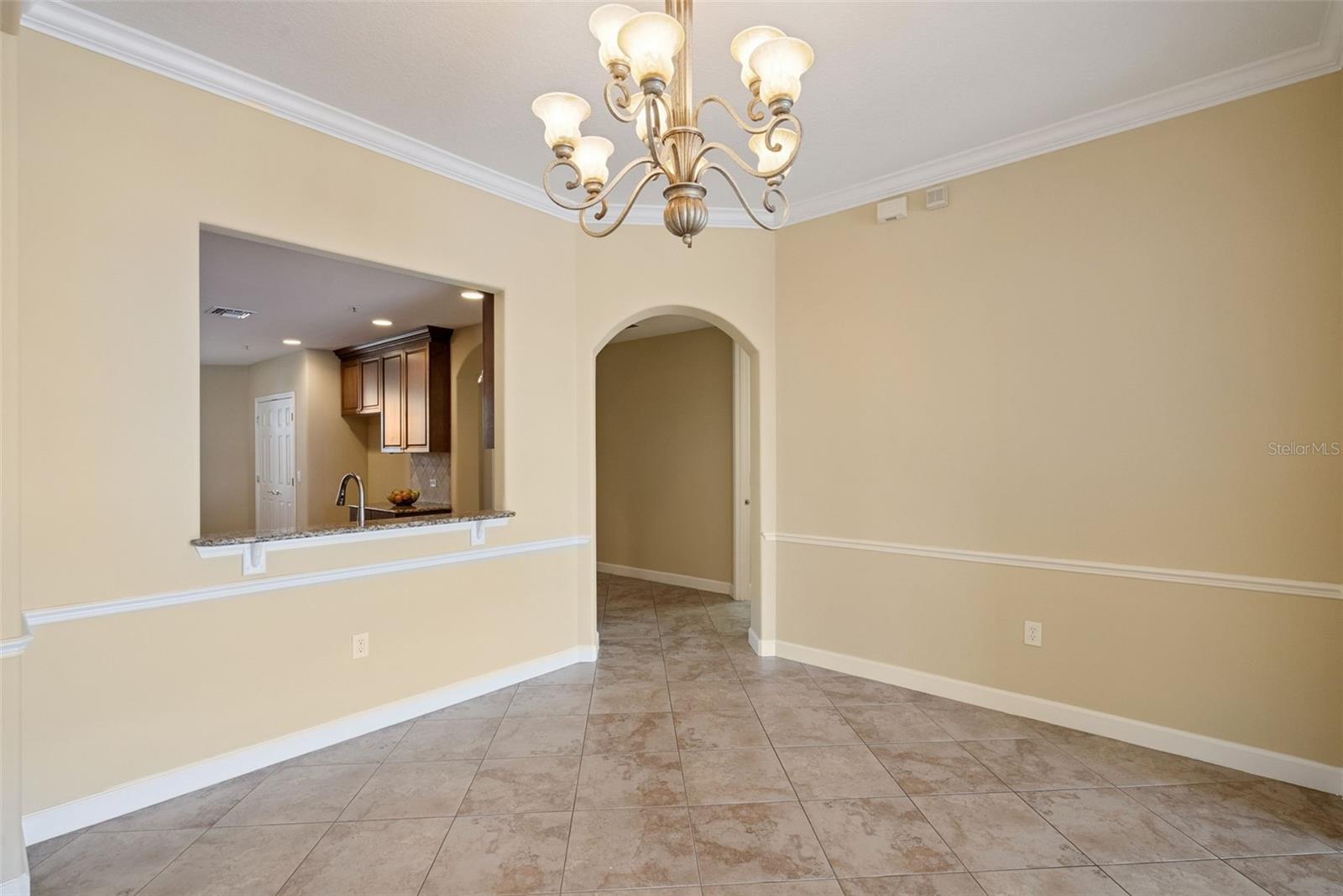 Listing photo id 10 for 8743 The Esplanade  34