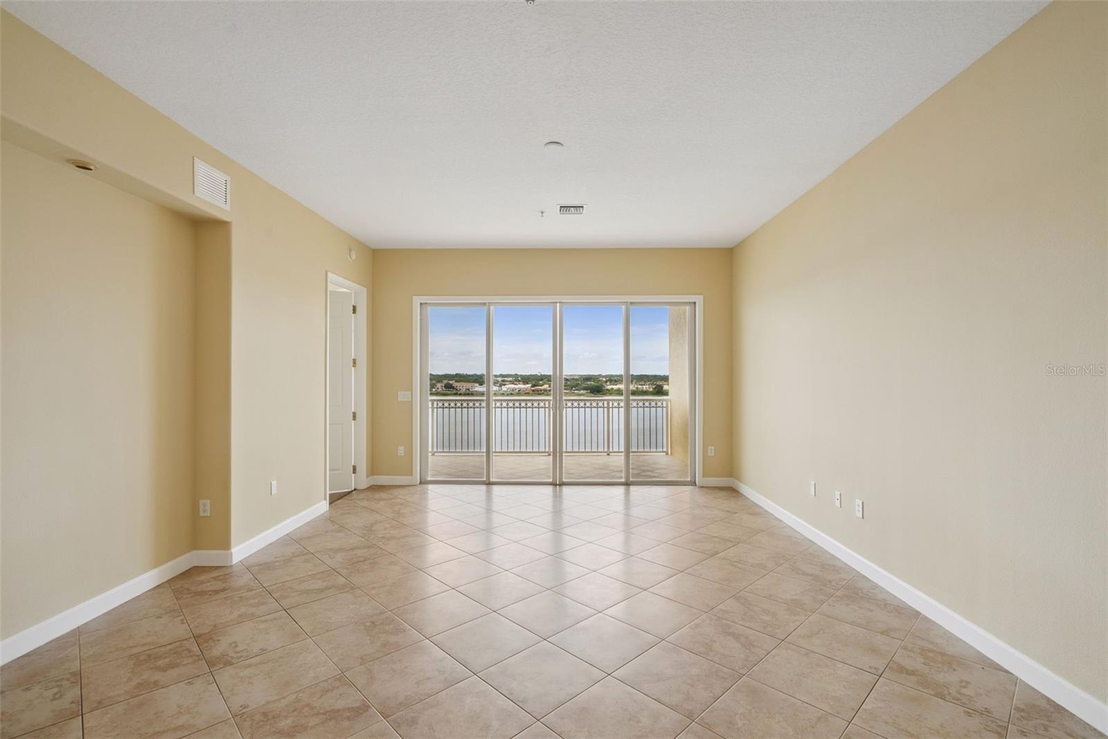 Listing photo id 15 for 8743 The Esplanade  34