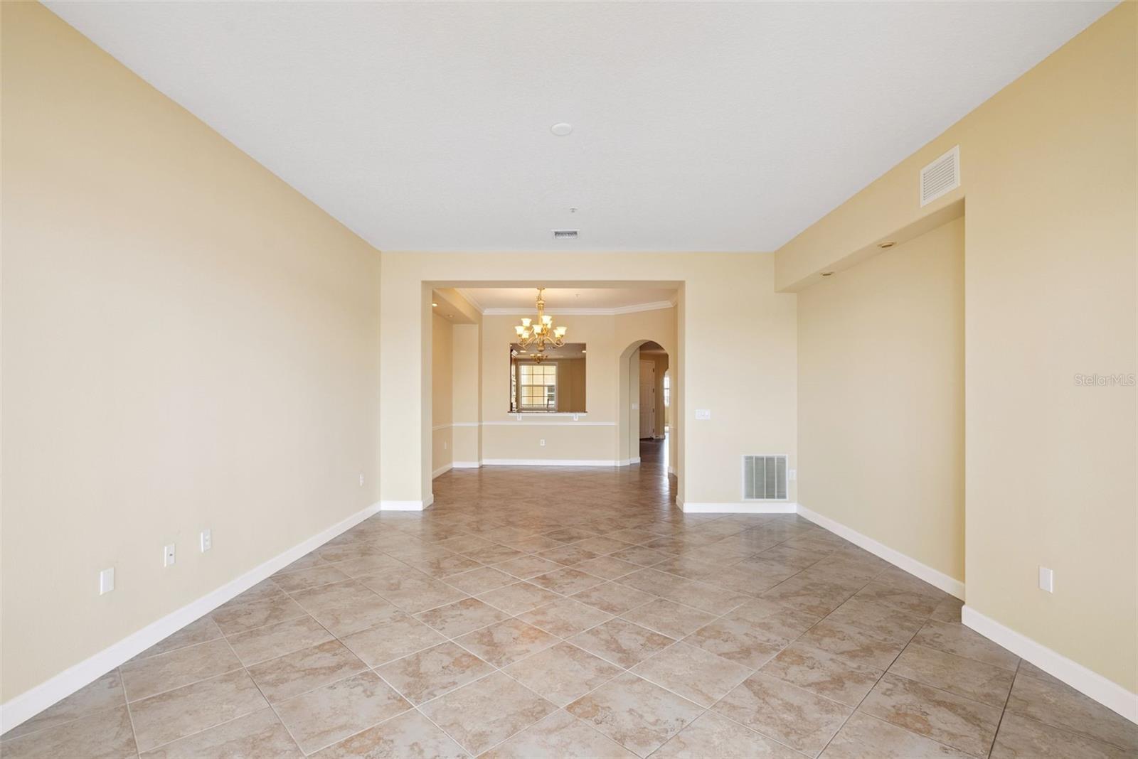 Listing photo id 17 for 8743 The Esplanade  34