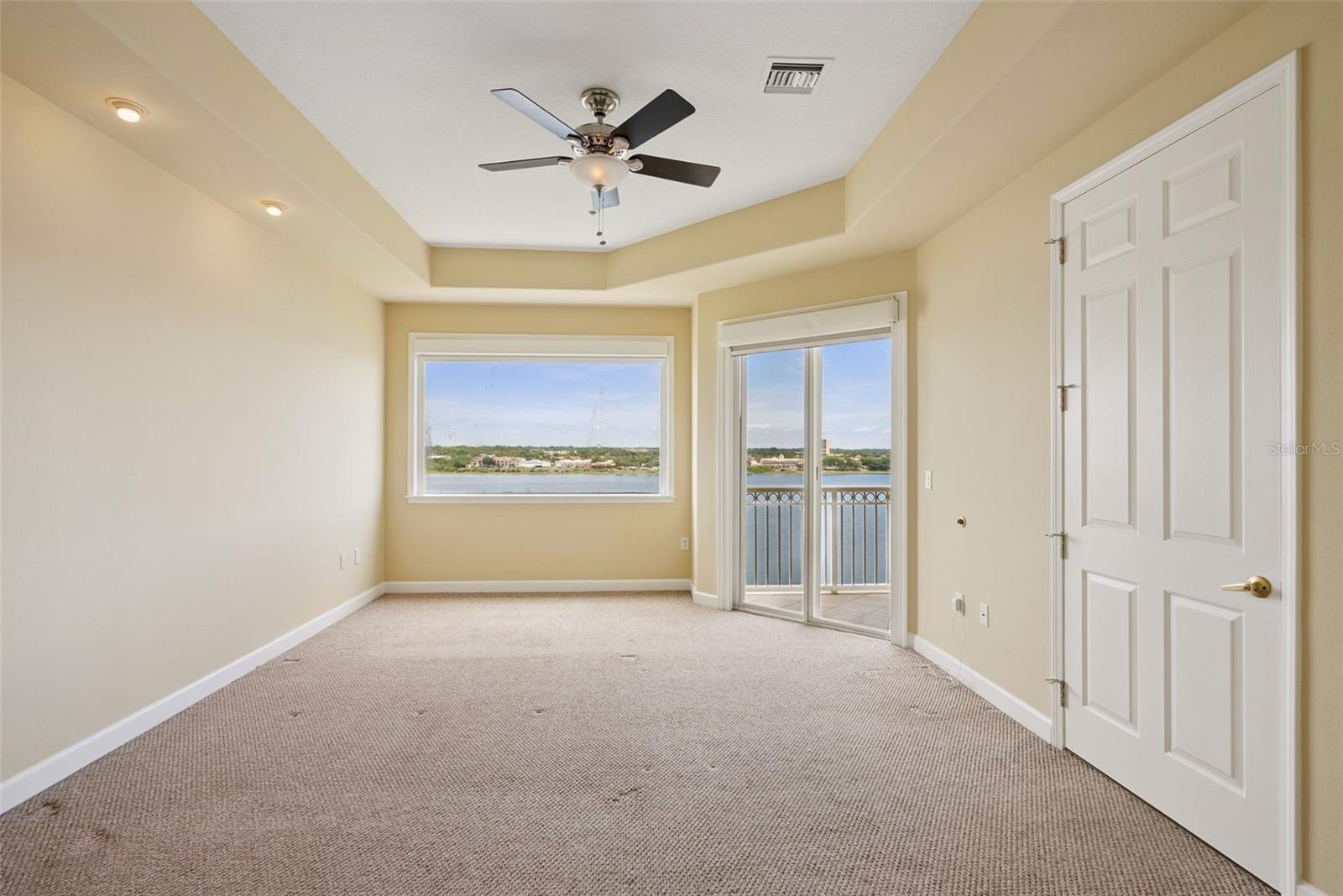Listing photo id 24 for 8743 The Esplanade  34